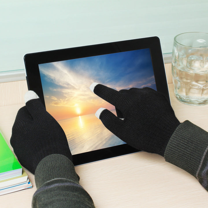 Knitted touchscreen gloves